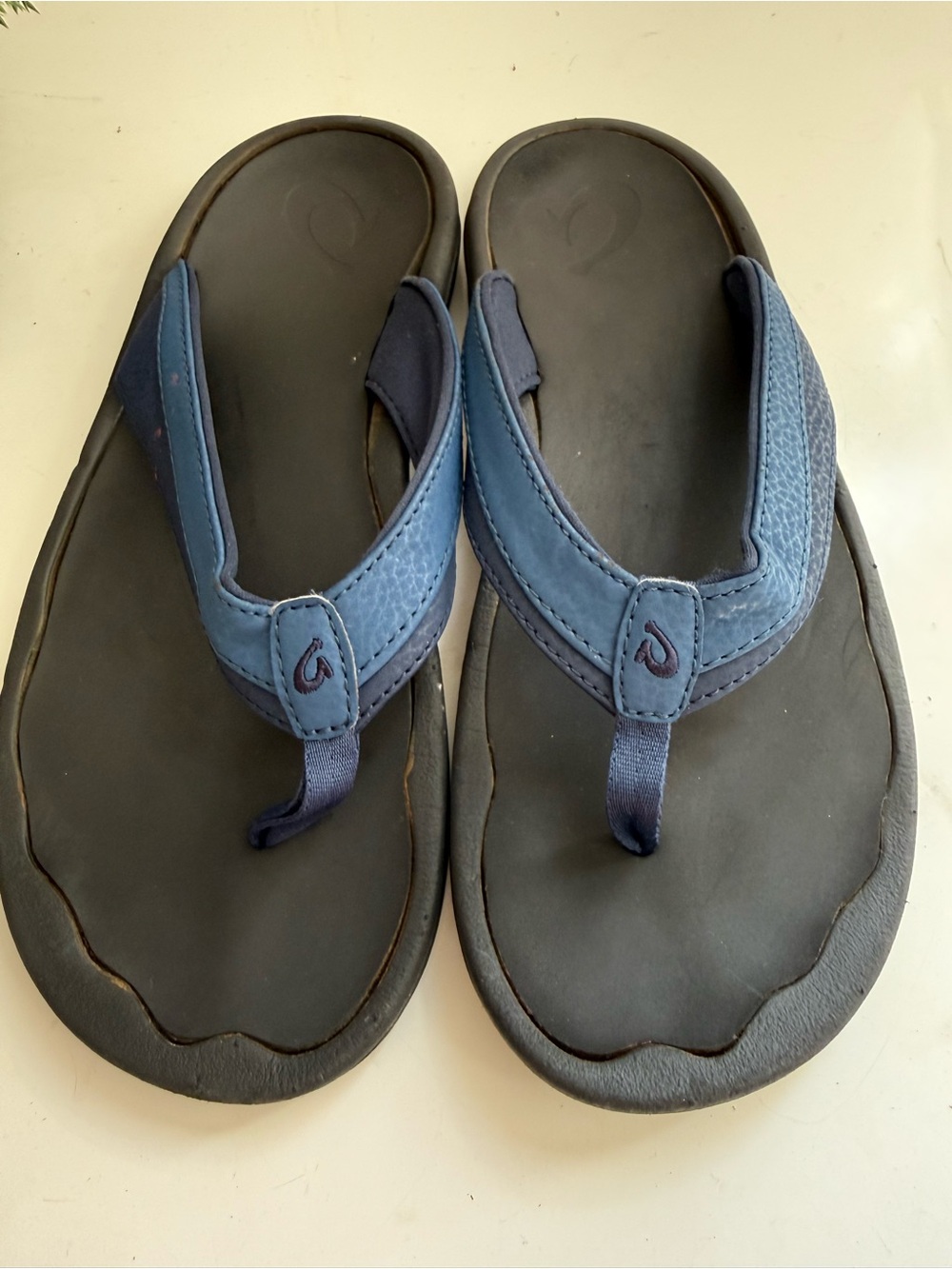 OluKai Ohana Sandals women size 8 Blue and Navy Men's Flip Flop 🩴
